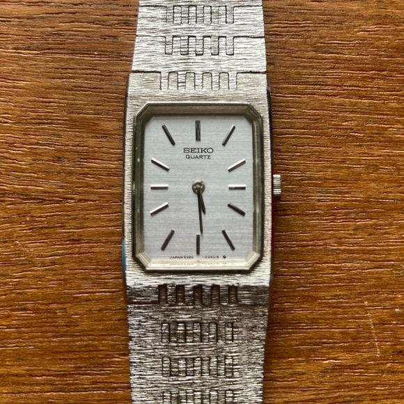 Seiko Accessories - SEIKO Vintage Silver Tone Ladies Watch